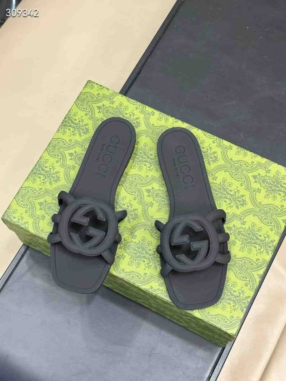 gucci rubber sandals