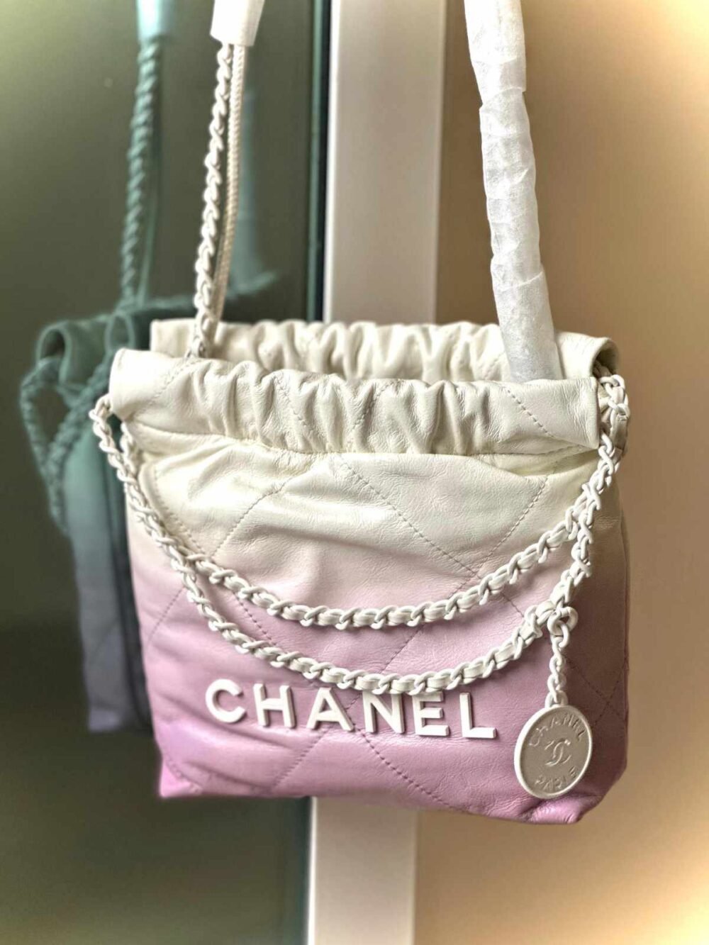 chanel 22 bag quilted shiny calfskin