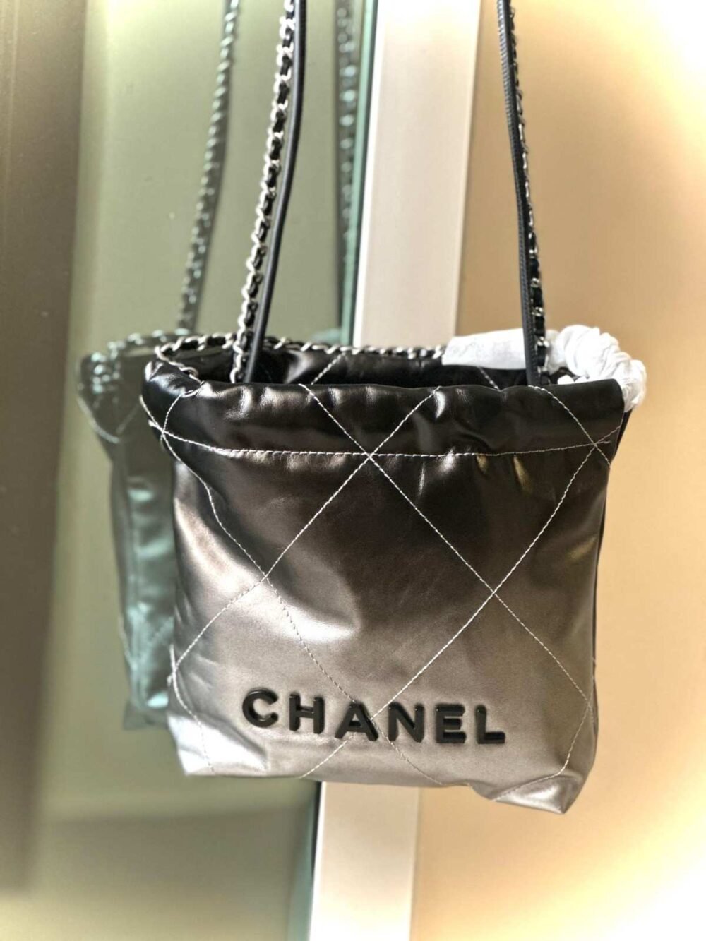 chanel 22 bag quilted shiny calfskin