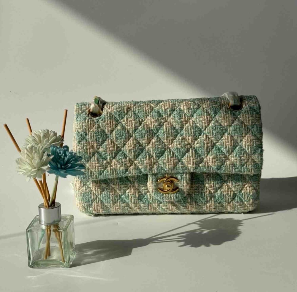chanel medium tweed bag