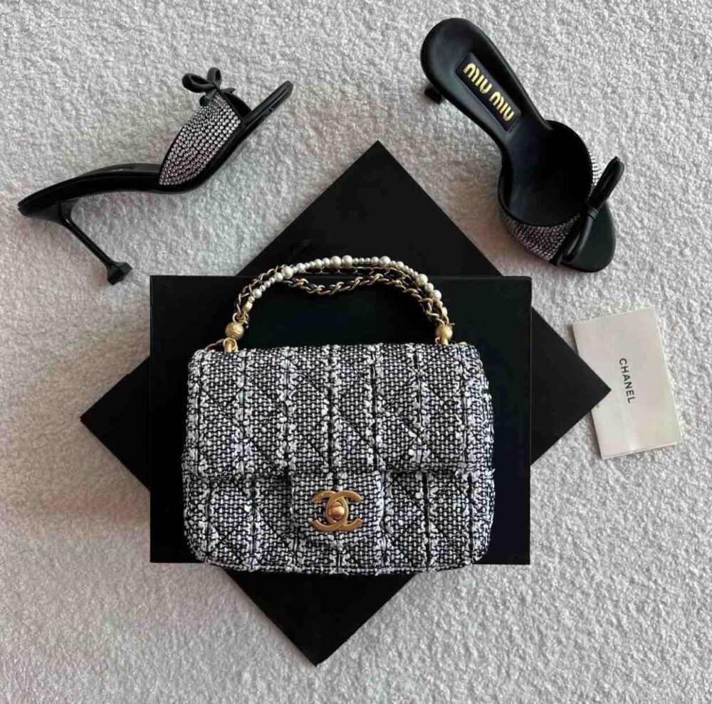 chanel tweed handbag​