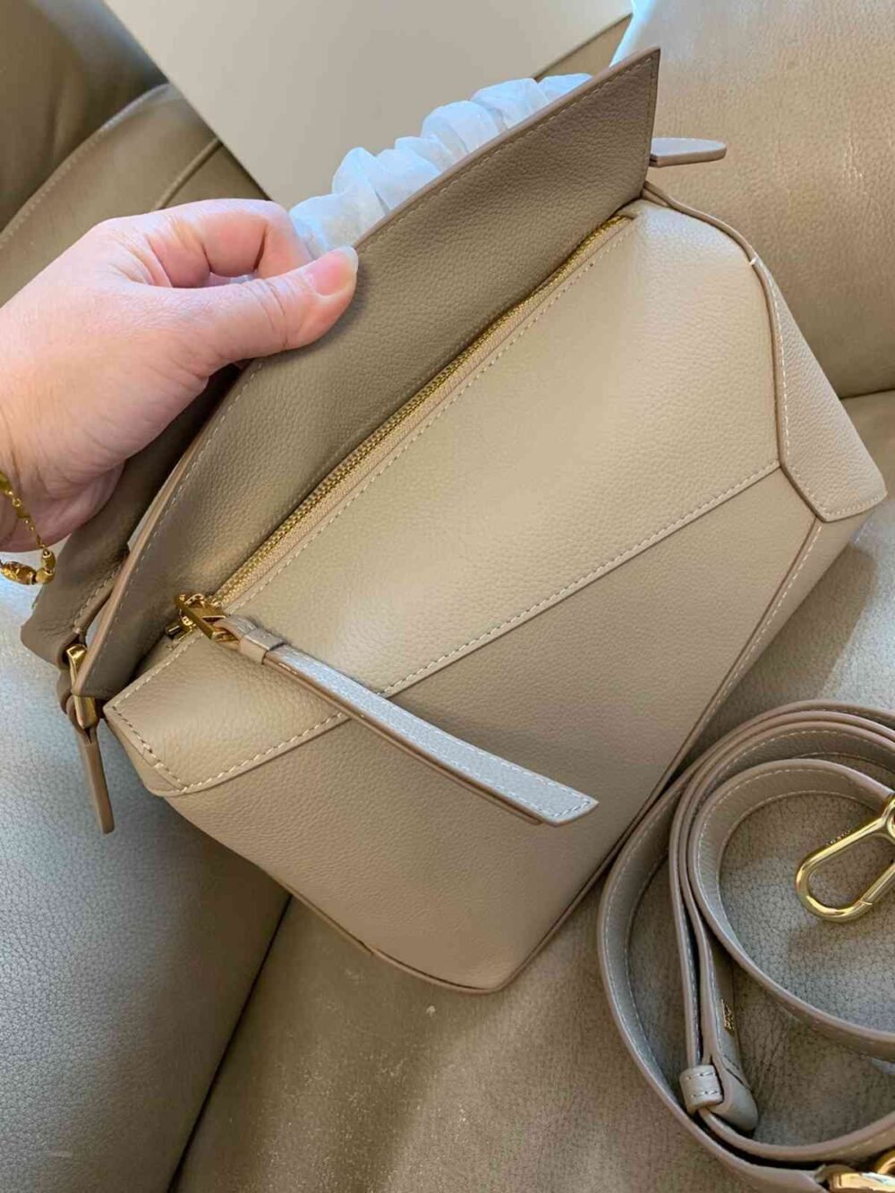 Loewe Puzzle Beige Calfskin Leather Crossbody Bag - Image 4