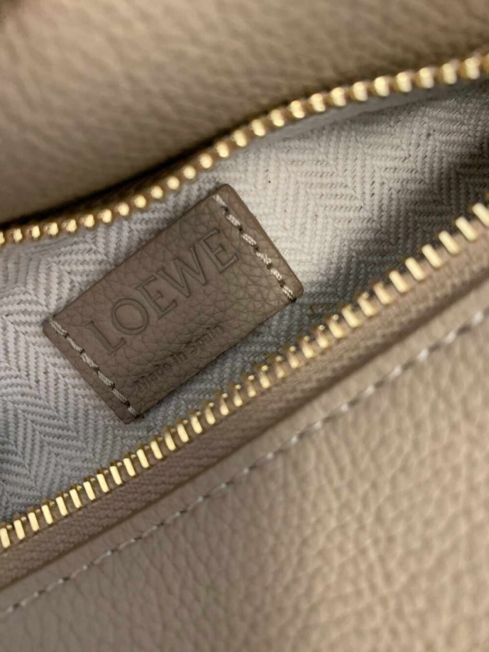 Loewe Puzzle Beige Calfskin Leather Crossbody Bag - Image 9
