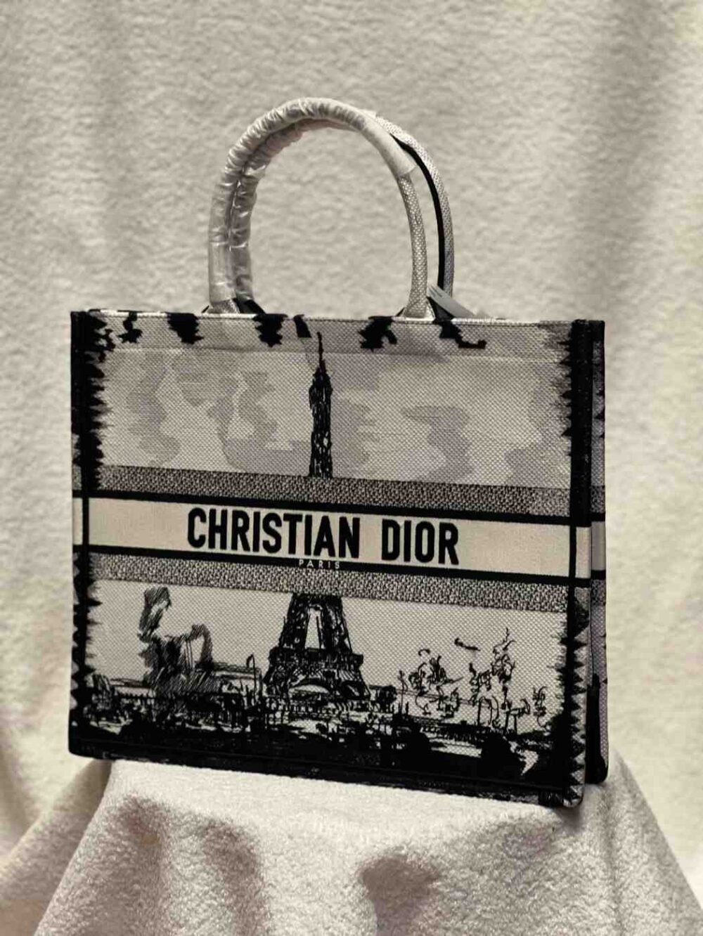 dior book tote embroidered bag​