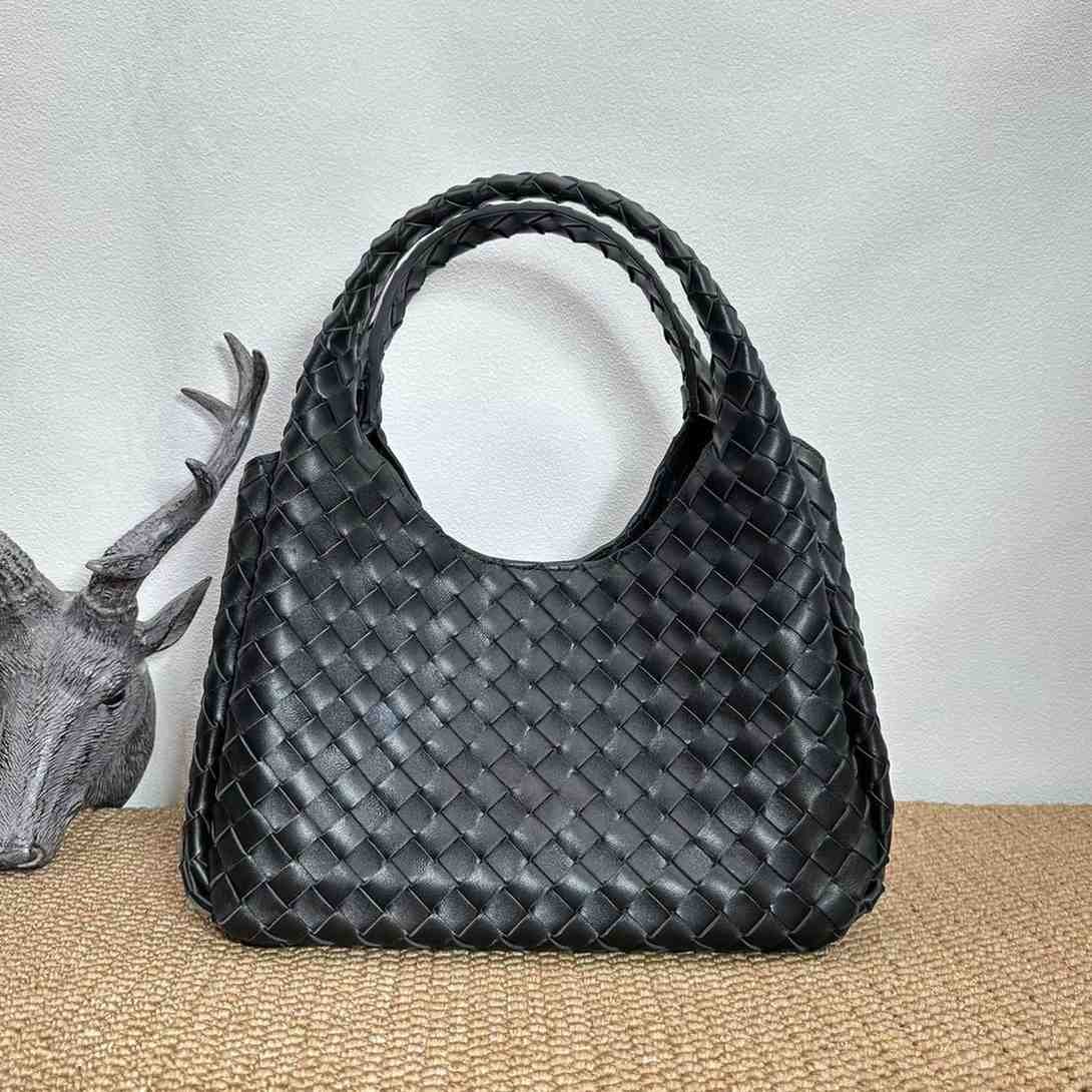 BOTTEGA VENETA Intrecciato Shoulder Bag Campana Black