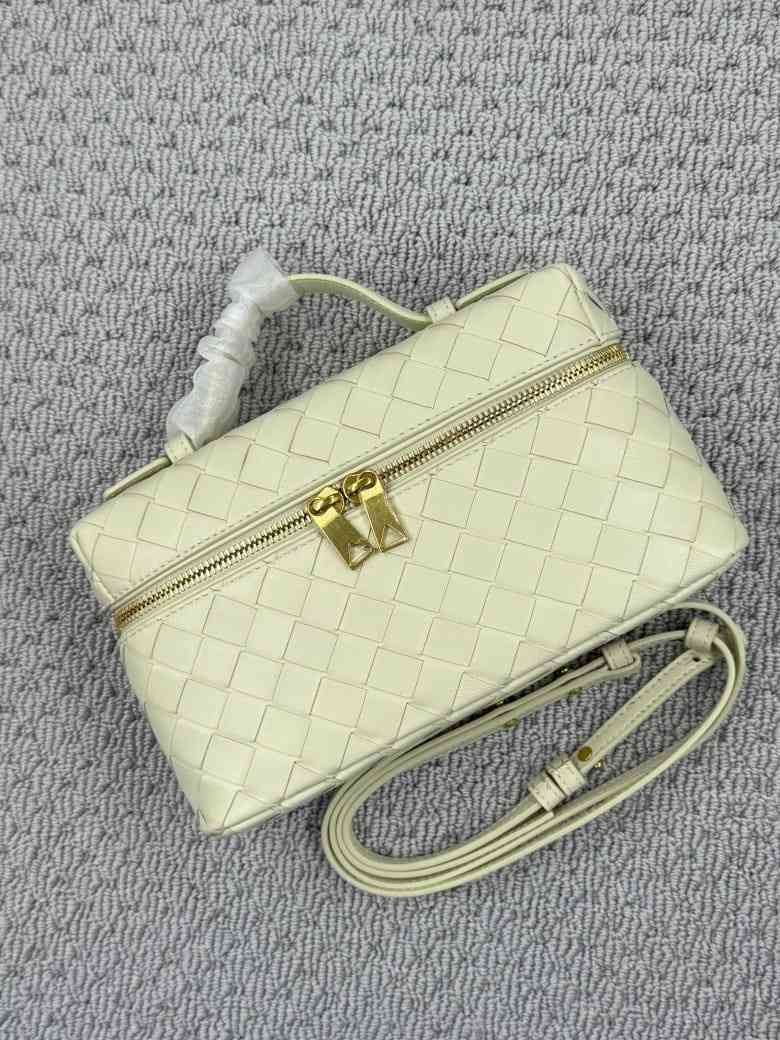 Bottega Veneta Vanity Case Bang Bang Intrecciato Light Yellow