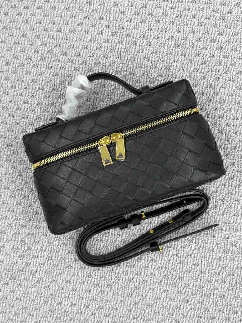 Bottega Veneta Vanity Case Bang Bang Intrecciato Black